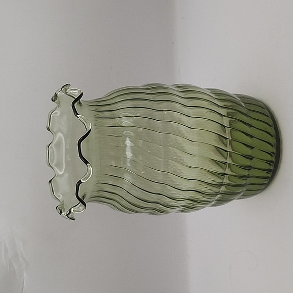 Vintage Green Vase With Swirls and Scalloped Rim 6.75" - Picture 3 of 8